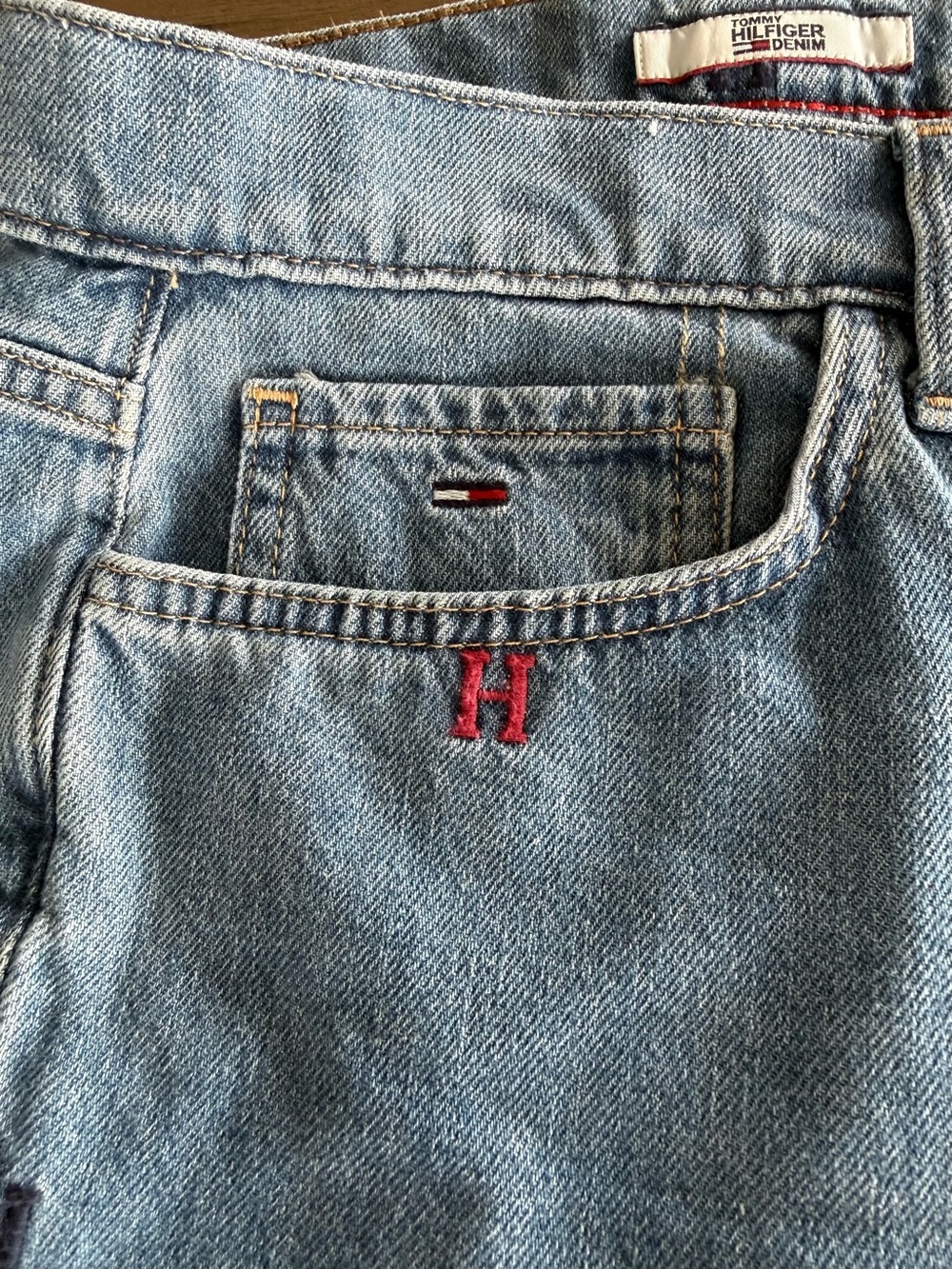 VTG Style Tommy Hilfiger Allover Embroidered Crest Monogram Boyfriend Jeans - Picture 7 of 9